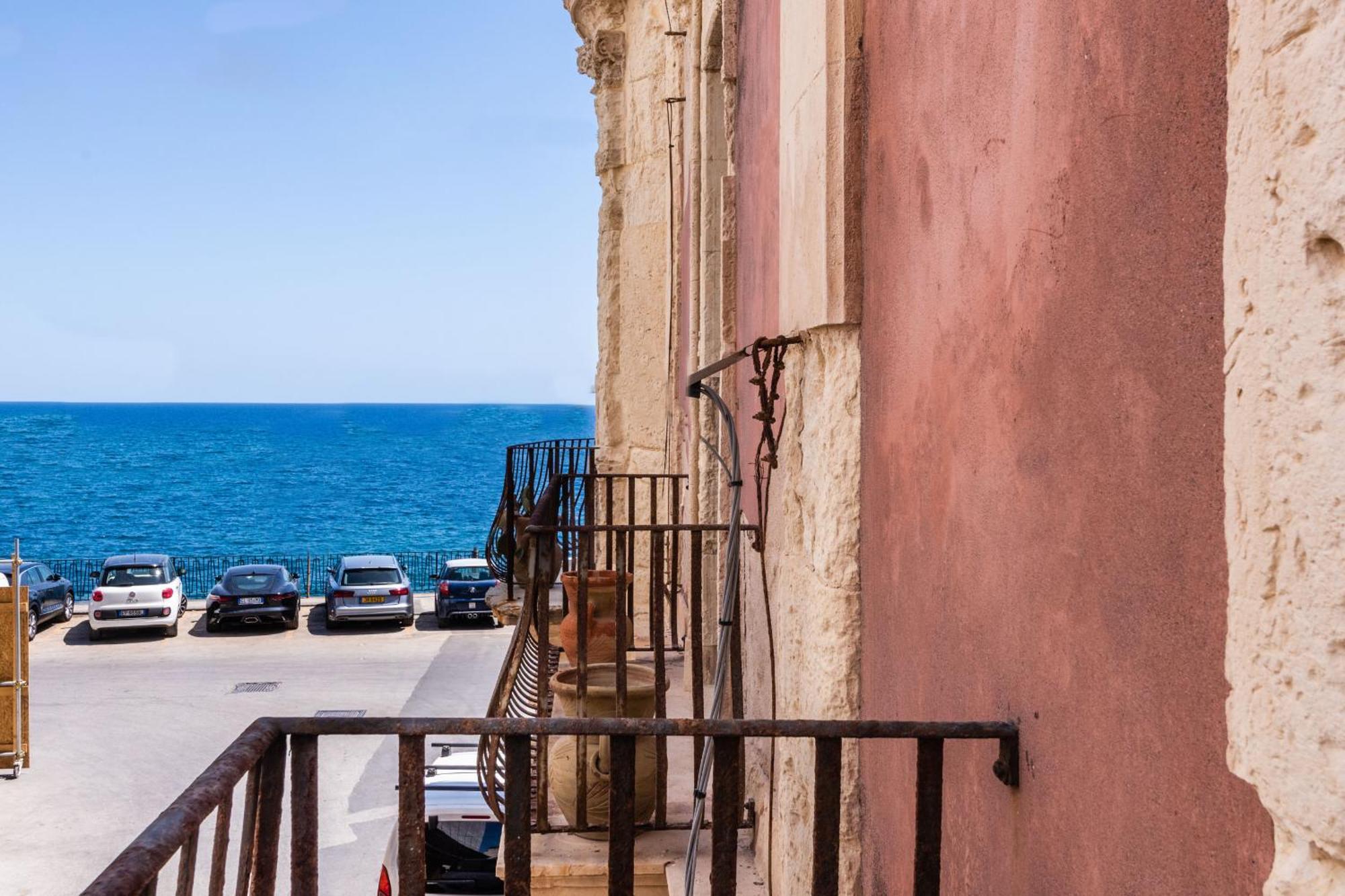 Palazzo Bozzanca Apartments By Wonderful Italy Syracuse Exterior photo